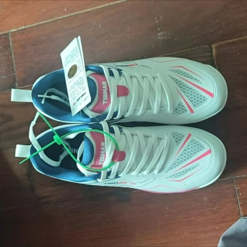 Badminton Shoes Men - รองเท้าเทนนิสแบรนด์หรู รองเท้าแบดมินตันกันลื่น น้ำหนักเบาพิเศษ รองเท้าสำหรับสนามในร่ม ทนทานต่อการใช้งานหนัก รองเท้าเทนนิสสำหรับคู่รัก